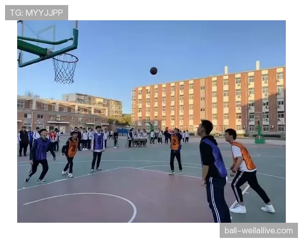 篮球比赛中脚踢球违例的判定标准与规则细节详细说明